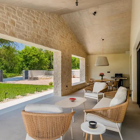Vista Villa *